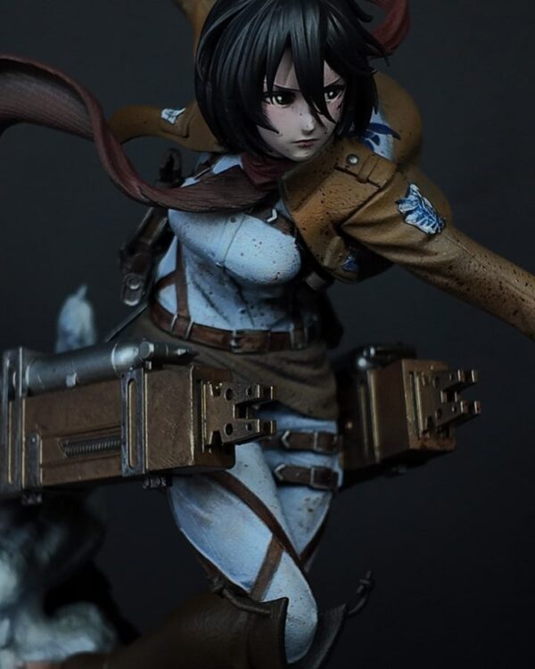 Figura de resina de Mikasa pintada a mano